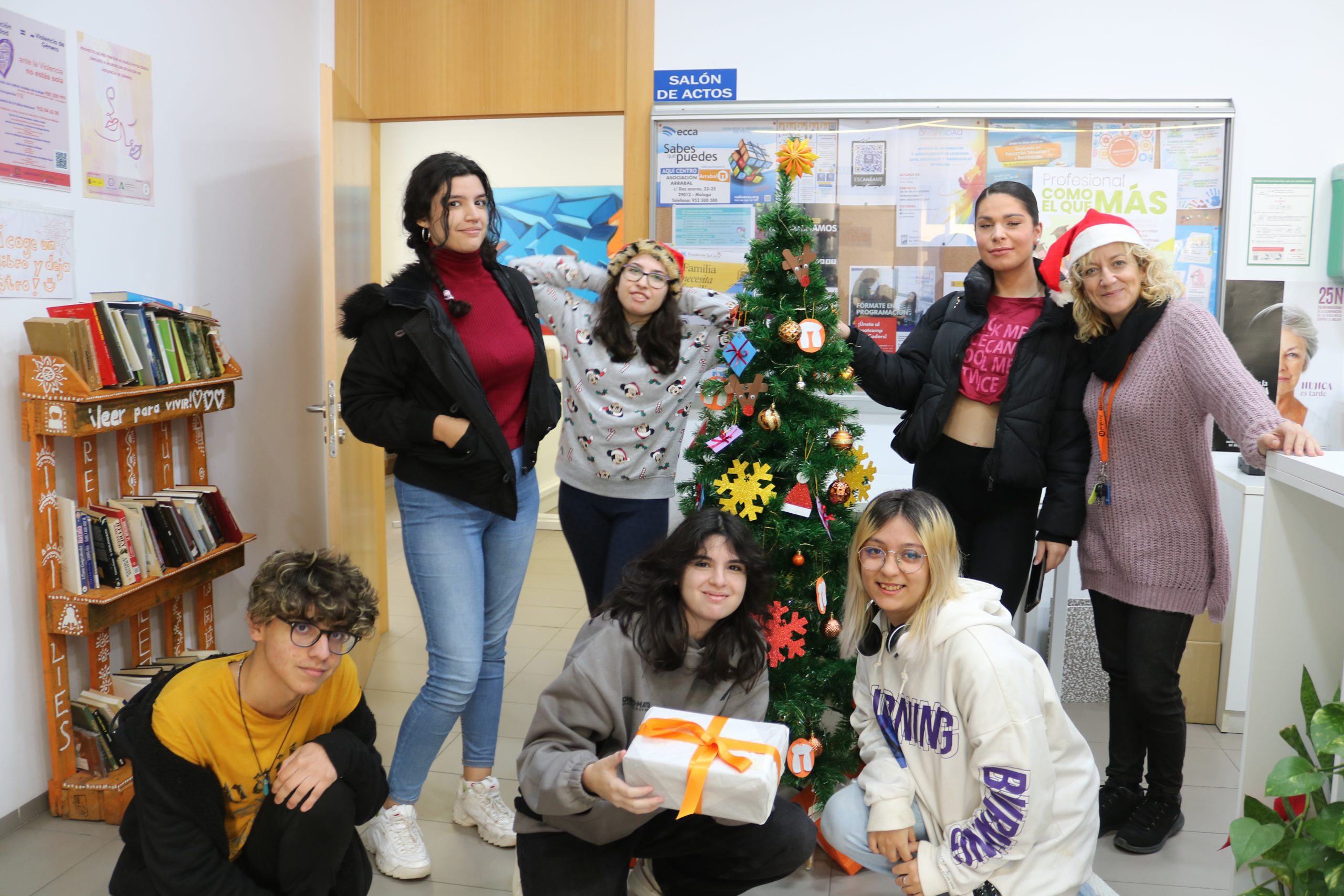 Árbol de deseos y conciencia de género: Celebrando la Navidad en la E2O Málaga
